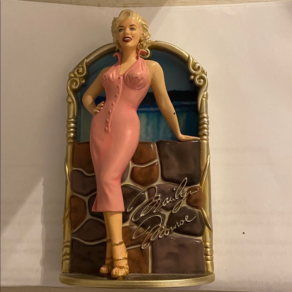 Marilyn Monroe Christmas Ornament with Niagara Falls Background